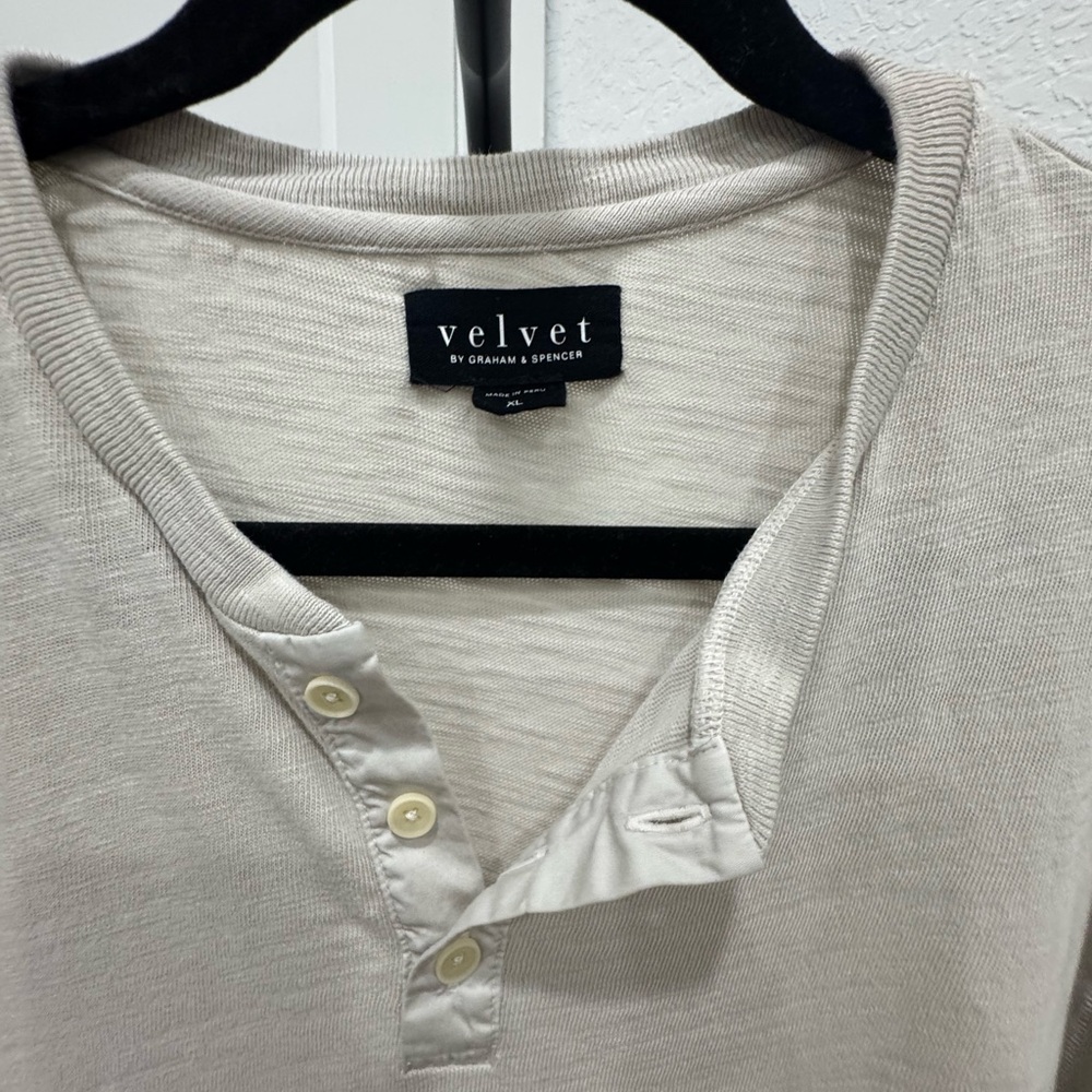 Velvet by Graham & Spencer Beige Henley Tee Shirt Mens XL Short Sleeve. - Picture 3 of 5